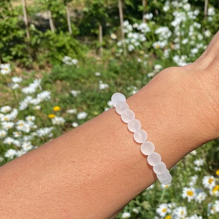 Kristallpunkten Bergkristall Frostad 8mm pärlor Armband