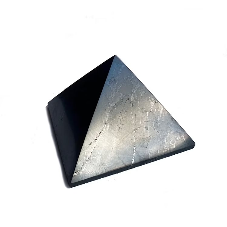 Kristallpunkten Shungit Pyramid L polerad 7cm