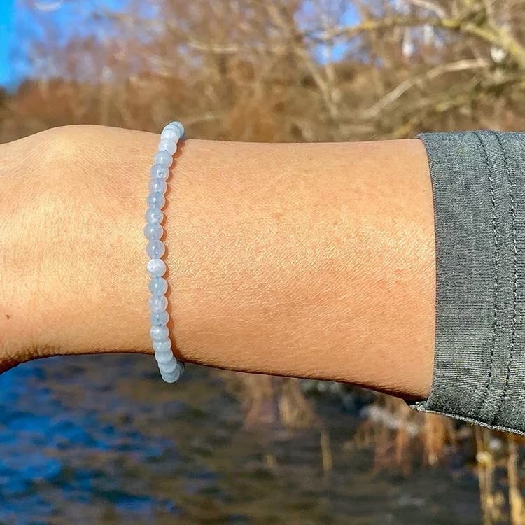 Kristallpunkten Akvamarin 4mm pärlor Armband