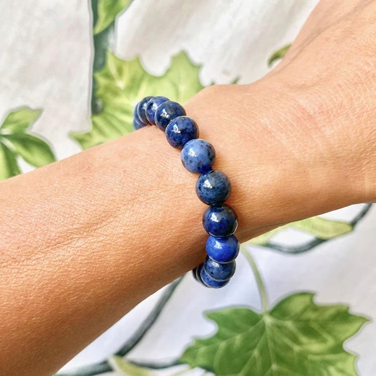 Kristallpunkten Dumortierit 8mm pärlor Armband