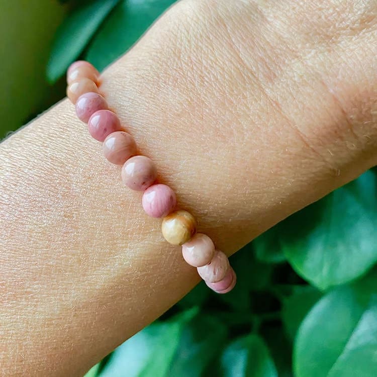 Kristallpunkten Rodonit 6mm pärlor Armband