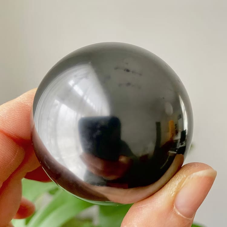 Kristallpunkten Shungit Klot Polerad 5cm inkl. Metallställ