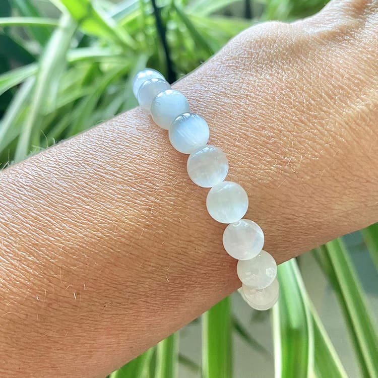 Kristallpunkten Selenit 8mm pärlor Armband