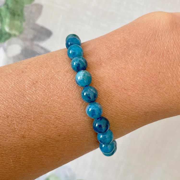 Kristallpunkten Apatit Blå 8mm pärlor Armband