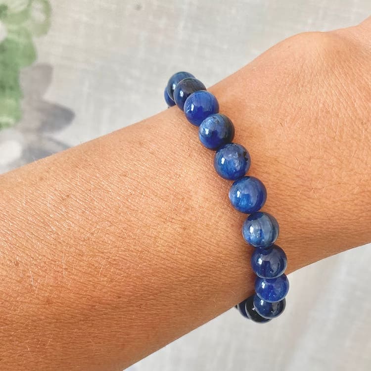 Kristallpunkten Kyanit 8mm pärlor Armband