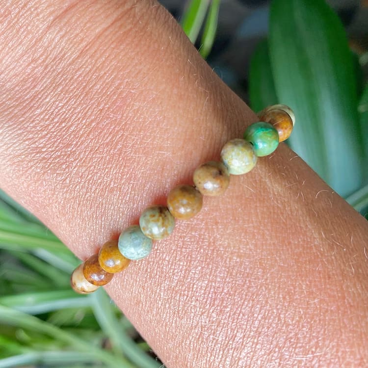 Kristallpunkten Krysokolla 6mm pärlor Armband