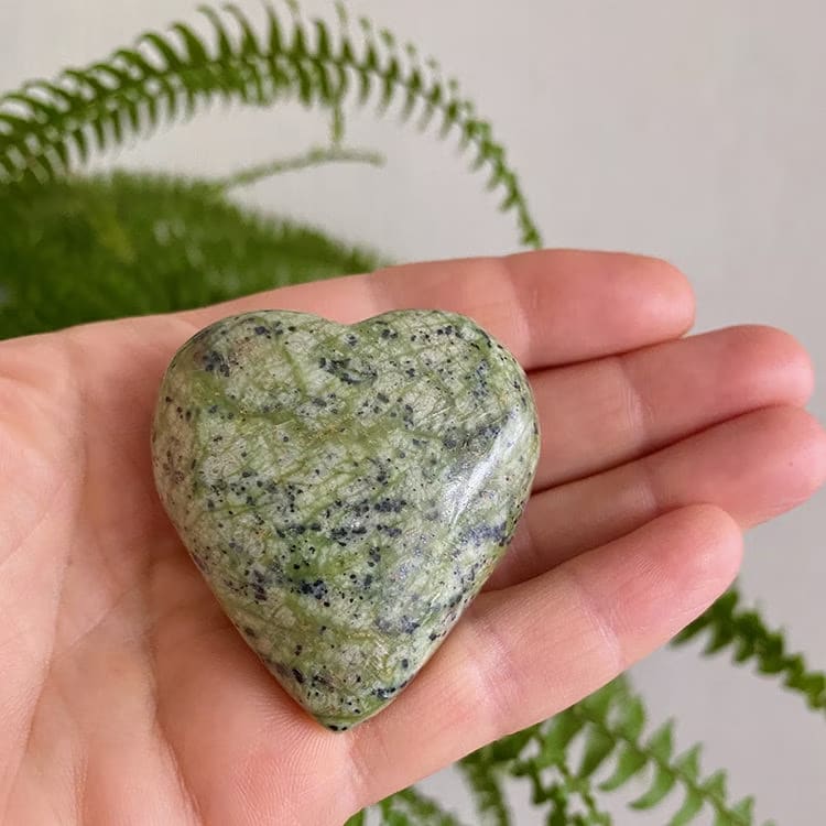Kristallpunkten Serpentin Jade Hjärta 4cm