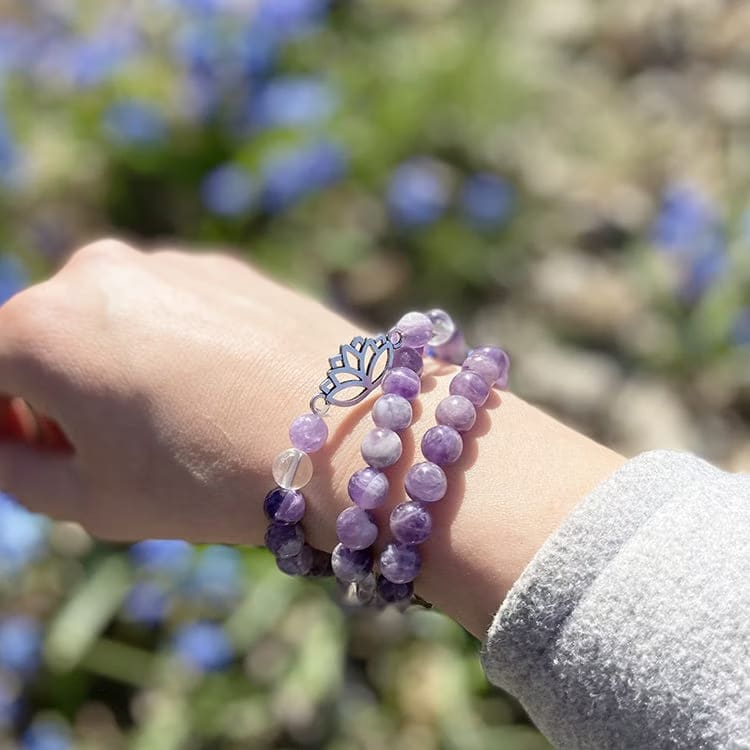 Kristallpunkten Ametist Chevron, Bergkristall (Lotus) 8mm pärlor Armband