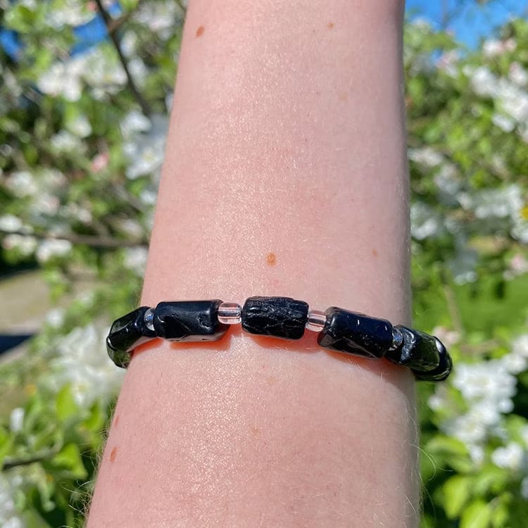 Kristallpunkten Turmalin Svart (polygon) 10-14mm pärlor Armband (Större handled)