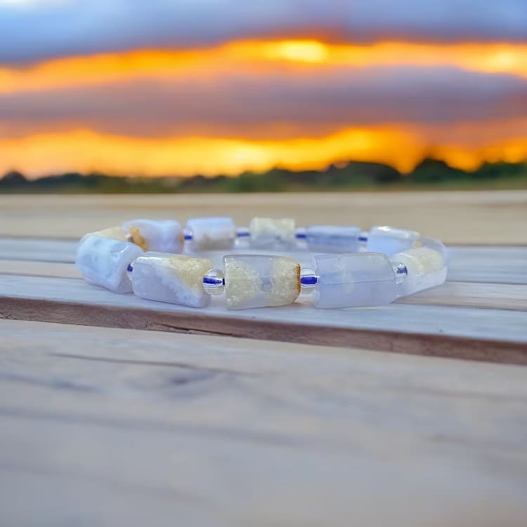 Kristallpunkten Bandagat Blå (Polygon) 10-14mm pärlor Armband