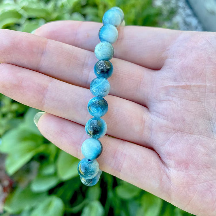 Kristallpunkten Blue Ice Nakauriit 8mm pärlor Armband