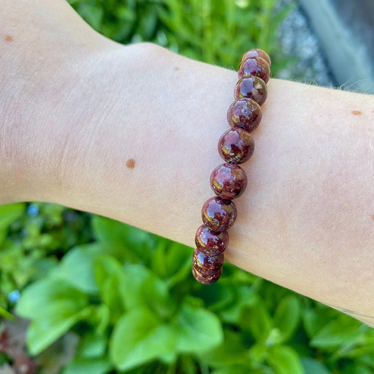 Kristallpunkten Eudialyt 8mm pärlor Armband