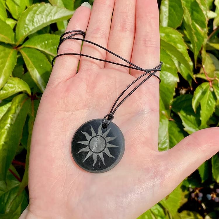 Kristallpunkten Shungit Amulett SOL 3cm